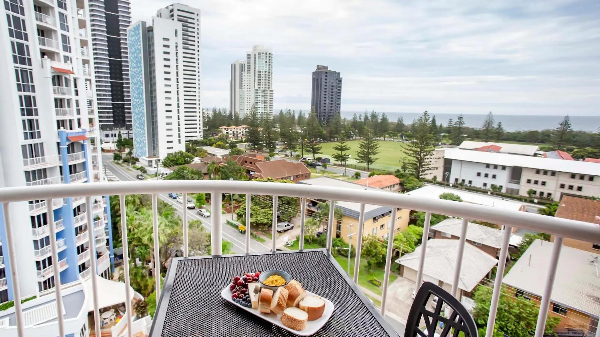 **** Aparthotel Bel Air On Broadbeach - Official Gold Coast Australia
